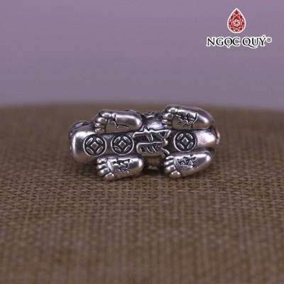 Charm bạc tỳ hưu họa tiết xỏ ngang - Ngọc Quý Gemstones