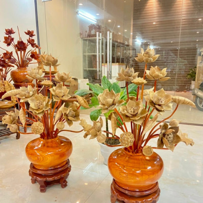 Combo kệ chân đế ,và 1 bình hoa sen 26 cành  phong thủy trang trí ,phòng khách ,phòng thờ ,bình cắm hoa gỗ hương ,hoa gỗ ngọc am thơm phức   