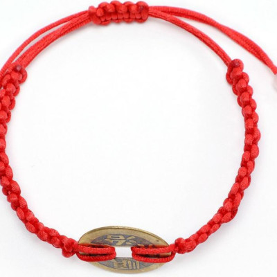vòng tay chỉ đỏ may mắn thái lan VÒNG TAY DÂY ĐỎ XU NGŨ ĐẾ MAY MẮN VÀ TÀI LỘC