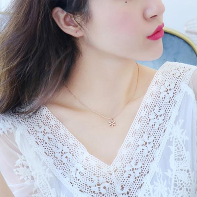 Dây chuyền nữ titan thời trang mặt hình hoa tuyết phun cát thép không gỉ trangsucpt có 3 màu DCNUT39