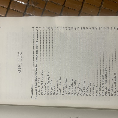 sách phân tích tác phẩm văn học theo đặc trưng thể loại