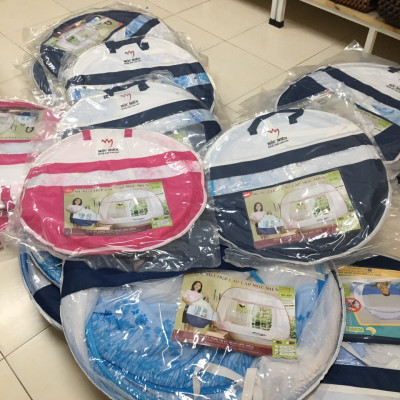 Màn đỉnh rộng tự bung cao cấp Mộc Miên trắng viền xanh loại 1,6mx2m - 3 cửa - Mùng chụp cao cấp Mộc Miên 