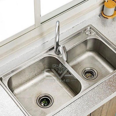 Cuộn 2m decal giấy dán bếp tráng nhôm cách nhiệt ô vuông bạc khổ 60cm keo sẵn dễ dàng lau chùi. Decor