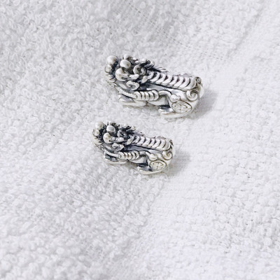 Charm bạc hình tỳ hưu bạc thái xỏ ngang kiểu 4 - Ngọc Quý Gemstones