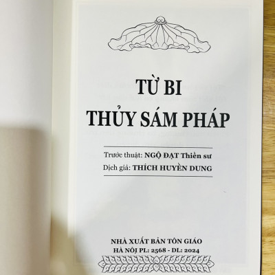 Kinh Từ Bi Thủy Sám Pháp ( Bìa cứng ép kim, bản đẹp giấy chống mõi mắt , khổ 24x16 - tặng bao sách)