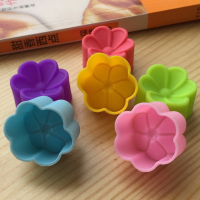 Bộ 10 khuôn silicon 3 lớp làm bánh, rau câu, bánh bông lan, bánh da lợn hình hoa mai 5 cánh tròn – Mã số 1100