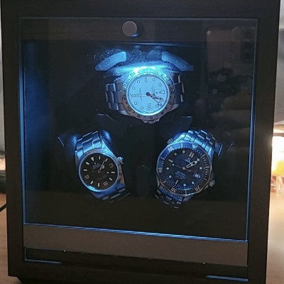 ￼Hộp Đồng Hồ Cơ Xoay Chất Liệu Gỗ Có Mặt Kính Và Đèn Led Dành Cho 3 Chiếc