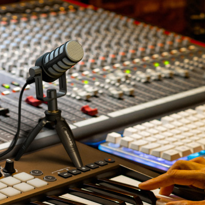 Micro thu âm Saramonic BV1 dành cho phòng studio - Kết nối đầu ra XLR - Hàng Chính Hãng