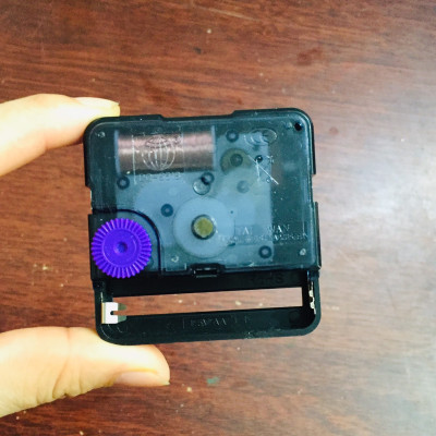 Máy đồng hồ treo tường kim trôi loại Tốt