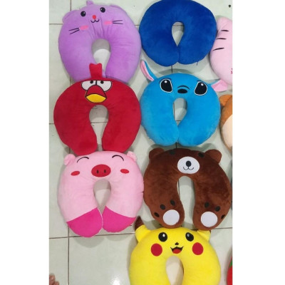 Gối chữ U Nhà của Mẹ thích hợp sử dụng làm gối ngủ văn phòng, gối du lịch kích thước  27x24x6 cm - màu sắc giao ngẫu nhiên