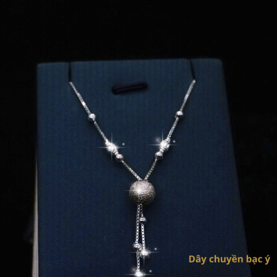 Lắc chân bạc Ý với thiết kế dạng chuỗi hạt độc đáo, kết hợp giữa các hạt bi bạc nhỏ và các hạt hình con thoi được chạm khắc tinh xảo, điểm nhấn chính là một quả cầu bạc lớn ở giữa - LM97