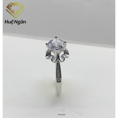 Nhẫn bạc 925 Huệ Ngân - 4 chấu Cánh hoa viền đá 6 li RR1609