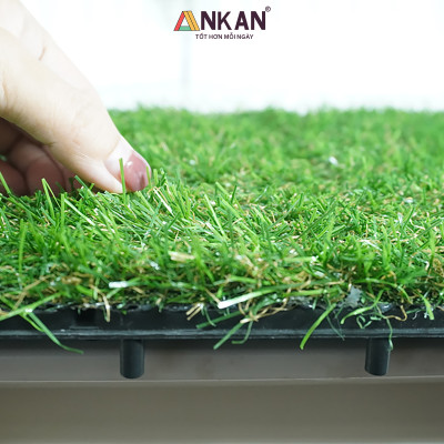 Vỉ Cỏ Nhân Tạo Thương Hiệu ANKAN, Kết Hợp Với Vỉ Gỗ Lót Sàn Để Lót Ban Công, Sân Vườn, Phòng Tập Gym, Khu Resort, Cỏ Nhân Tạo Loại Tốt, An Toàn Cho Trẻ Nhỏ, Hàng Xuất Khẩu (1 Vỉ)