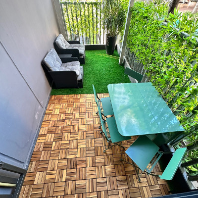 Vỉ Cỏ Nhân Tạo Thương Hiệu ANKAN, Kết Hợp Với Vỉ Gỗ Lót Sàn Để Lót Ban Công, Sân Vườn, Phòng Tập Gym, Khu Resort, Cỏ Nhân Tạo Loại Tốt, An Toàn Cho Trẻ Nhỏ, Hàng Xuất Khẩu (1 Vỉ)