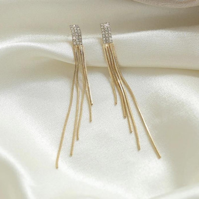 Earrings nữ đeo tai dáng dài màu vàng sành điệu