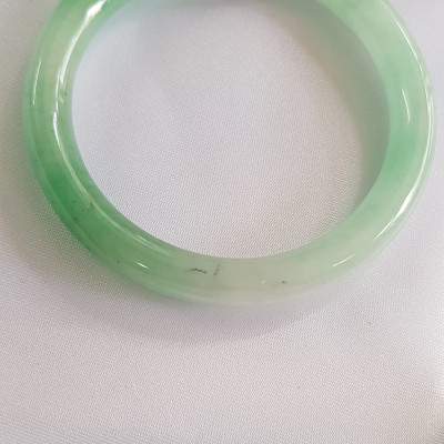 Vòng Mới đá ngọc cẩm thạch tự nhiên TR Lý A SAO 50 Size vòng 50mm x 7,2mm Màu Xanh ngọc lý trắng bóng nhẹ nhàng đẹp bóng xinh đẹp nữ 50kg - 55kg đeo đẹp ạ Món Quà Ý nghĩa Anh Chị tặng Mẹ, Vợ, người thân yêu ạ