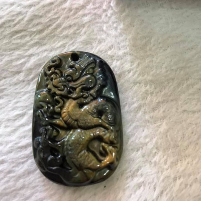 Mặt DÂY CHUYỀN RỒNG LƯỢN NGẬM CHÂU ĐÁ MẮT HỔ ĐEN XANH ÁNH VÀNG NHẸ TỰ NHIÊN  SIZE DÀI 44MM X NGANG 29MM X DẦY 8MM  NAM MỆNH THỦY MỆNH MỘC