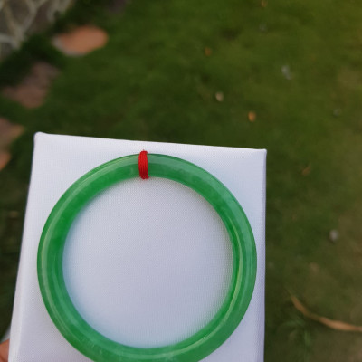 Vòng Đeo Tay Đá Cẩm Thạch Lý 52mm Size vòng 52mm x dầy 7mm màu xanh lá đẹp Nữ mệnh thủy mộc hỏa trên 50kg - 57kg đeo ạ