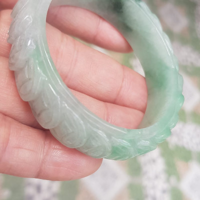 Vòng tay đá ngọc Cẩm Thạch dãy Đồng Tiền Tự nhiên Size 48mm x cao 13mm x dầy 7mm Màu trắng bóng ngọc ngà điểm xanh nhẹ đẹp may mắn tài lộc Nữ mệnh kim mệnh thủy tay nhỏ 35kg - 48kg đeo ạ