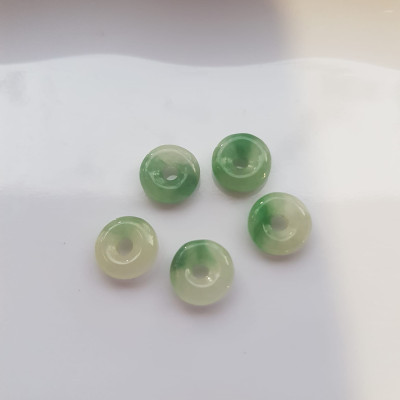 Bộ Trang sức Charm Vòng Tay gồm 5 đồng tiền may mắn tài lộc  Chất liệu đá cẩm thạch xanh Ngọc trắng tự nhiên bóng đẹp  Size hạt đk 9mm x đk cao 3mm x lỗ giữa đồng tiền 2mm nữ phối vòng tay và làm mặt dây chuyền đeo đẹp ạ