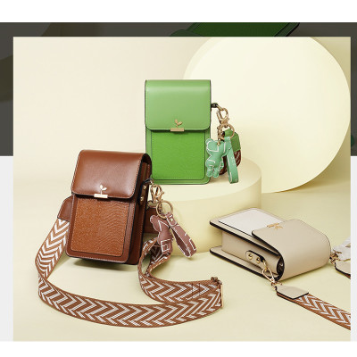 Túi đeo chéo nữ phong cách dễ thương – BEE GEE DCNU1059