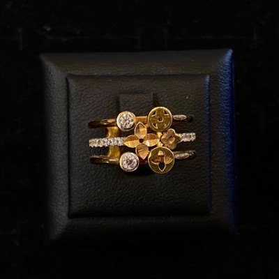 nhẫn vàng 18k hoa đính đá