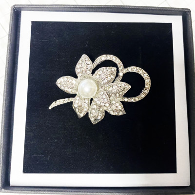 Trâm cài áo hoa ngọc trai sang trọng - Cài áo sang trọng màu bạc cho nữ - Cài áo nữ sang trọng