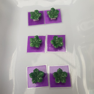 Đôi bông tai Bông Hoa Mai 5 Cánh đều đẹp Đá Ngọc Cẩm Thạch Xanh Ngọc Đều tự nhiên Size 13mm x dầy 3mm Nữ bọc vàng đeo rất đẹp sang ạ