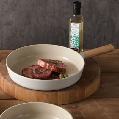 [Hàng chính hãng] Chảo chiên, cạn chống dính, bếp từ Fika Neoflam cỡ lớn 28cm, thành cao 5,5cm, dài 44.5cm (gồm cán), trọng lượng 965g. Made in Korea