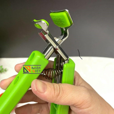KẸP KỀM GẮP LÒ VI SÓNG - INOX & CÁN NHỰA Chắc chắn. Dụng cụ nhà bếp ĐA NĂNG gắp TÔ CHÉN DĨA nấu nóng, ĐỒ NƯỚNG trên bếp,