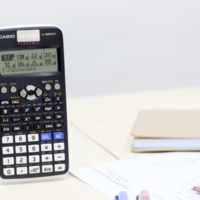 Máy tính Casio FX580VNX - Tặng 01 tập giấy Note Hàn Quốc