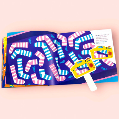 Sách - Úm Ba La! Máy ảnh mở ra! RÈN TRÍ NÃO - LUYỆN TẠP TRUNG - Nhanh trí - Sách tương tác - Dành cho trẻ 3+