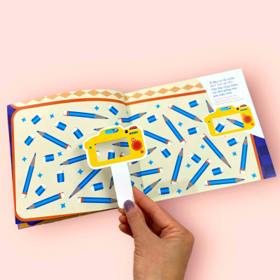 Sách - Úm Ba La! Máy ảnh mở ra! RÈN TRÍ NÃO - LUYỆN TẠP TRUNG - Nhanh trí - Sách tương tác - Dành cho trẻ 3+