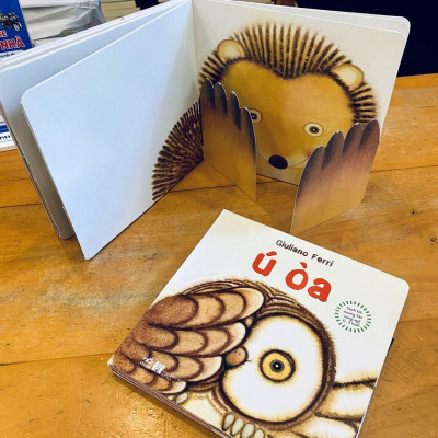 Sách Sách lật tương tác song ngữ 0-3 tuổi: Ú òa (TB 2021) - Nhã Nam - BẢN QUYỀN