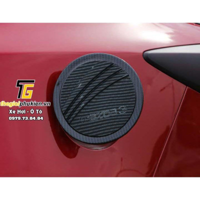 Ốp nắp đậy bình xăng Mazda 3 2015-2019 vân Carbon