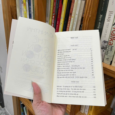 Sách - Thế gian dài hơn bước chân người (Nhã Nam HCM)