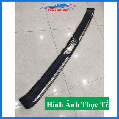 Ốp chống trầy cốp ngoài nhựa đen Innova 2017-2018-2019-2020-2021-2022 mẫu 1 chống xước trang trí xe