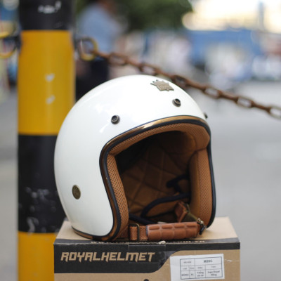 Nón bảo hiểm 3/4 ROYAL M20C trắng bóng