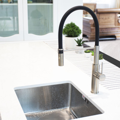 Vòi rửa bát thân mềm Konox, Model KN1618, Inox 304AISI tiêu chuẩn châu Âu, mạ PVD 5 lớp sáng bóng, Hàng chính hãng