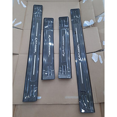 Nẹp Bước Chân Trong Ngoài Cao Cấp Chất Liệu Titan Dành Cho Xe Mitsubishi Outlander