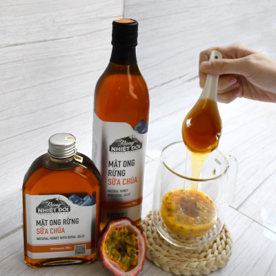 Mật ong rừng sữa chúa – Rừng Nhiệt Đới chai 360g có vị ngọt đậm thơm hương sữa ong chúa