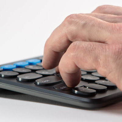 Bàn phím ZAGG Universal Keyboard 12 inch/ 15 INCH/17 INCH thiết kế mỏng nhẹ, tiện lợi - Hàng chính hãng