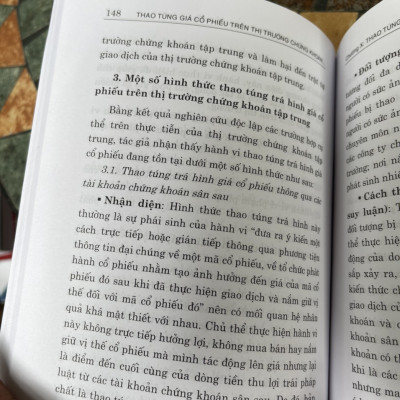 (Tái bản lần 2) THAO TÚNG GIÁ CỔ PHIẾU TRÊN THỊ TRƯỜNG CHỨNG KHOÁN TẬP TRUNG VIỆT NAM DƯỚI GÓC NHÌN CHUYÊN SÂU VỀ TÀI CHÍNH VÀ PHÁP LUẬT – Quang Minh Trí -NXB CT Quốc Gia Sự Thật