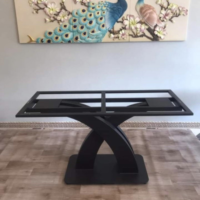 Bàn ăn mặt đá ceramic bóng chân chéo x cong kết hợp ghế Sheraton sọc