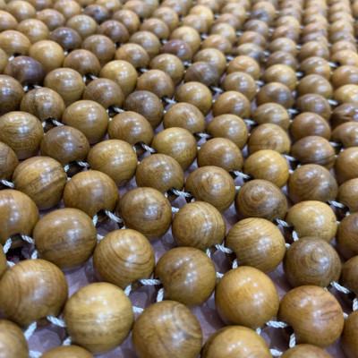 Đệm hạt gỗ tựa lưng massage ô tô gỗ Bách Xanh 100% tự nhiên, đan kết diềm mép cao cấp