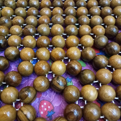 Lót Ghế Xe Ô Tô Hạt Gỗ Bách Xanh Hạt 1.2cm ( Mian .vn )