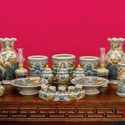 Ống Hương Men Rạn Đắp Nổi Họa Tiết Sen