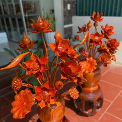 1 bình hoa sen 25 cành ,hoa lá ,gương , trang trí phòng khách ,phòng thờ bằng gỗ hương đỏ đẹp long lanh 