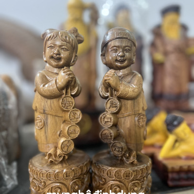 Cặp tiểu đồng chúc phúc bằng gỗ bách xanh thơm nức cao 20x8x8cm 