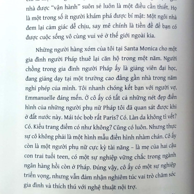 At Home With Madame Chic - Thanh Lịch Từ Những Khoảnh Khắc Đời Thường (Tái Bản 2022)